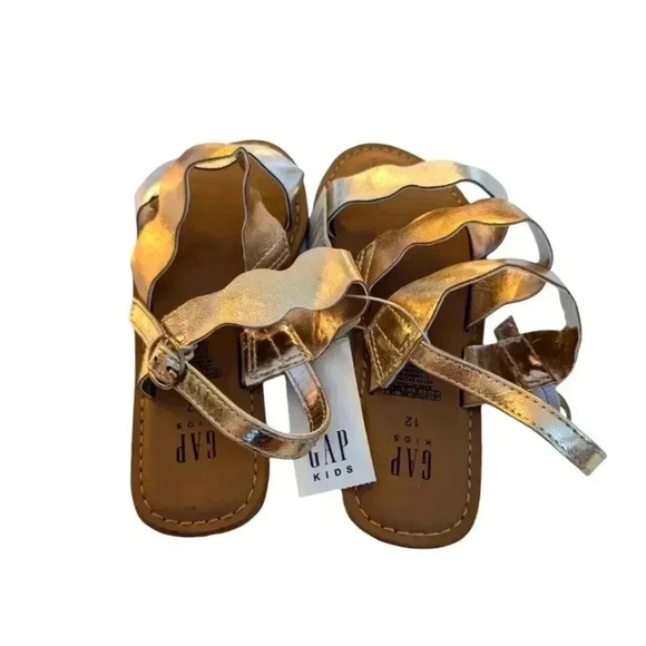 NWT Gap Kids Girl's Metallic Shiny Scalloped Silver Sandal SZ 12 - Picture 2 of 9